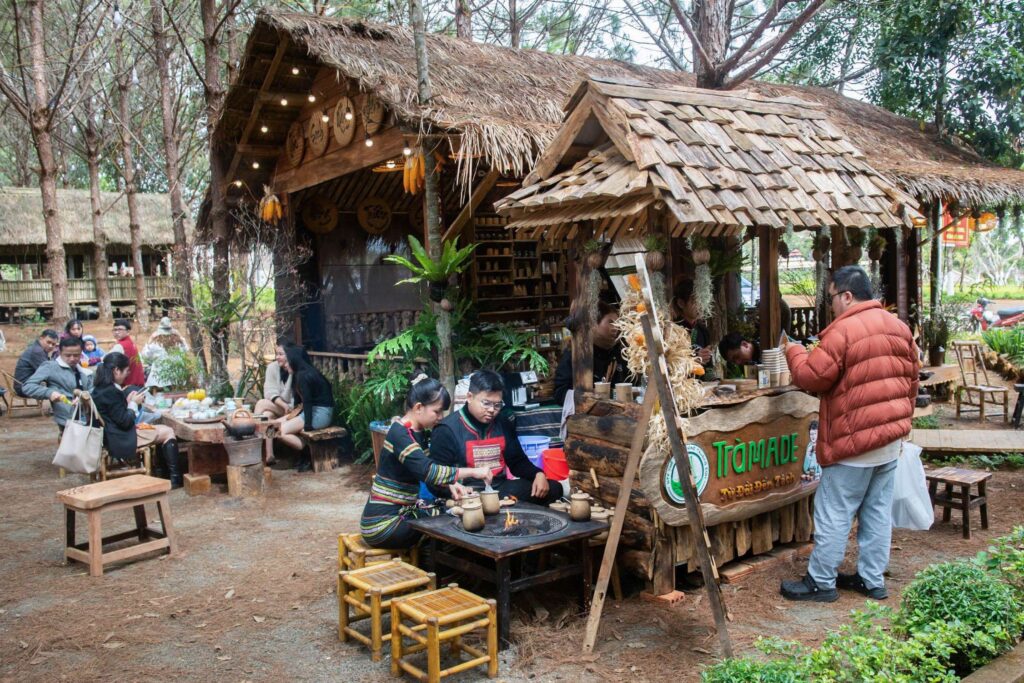 Biểu diễn cồng chiêng Tây Nguyên