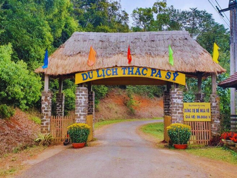 Đường đi Thác Pa Sỹ Măng Đen Đường đi Thác Pa Sỹ Măng Đen